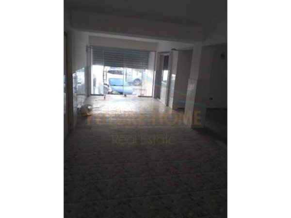 Durres, jepet me qera ambjent biznesi Kati 0, 84 m² 400 Euro (Flagship Center, Durres)