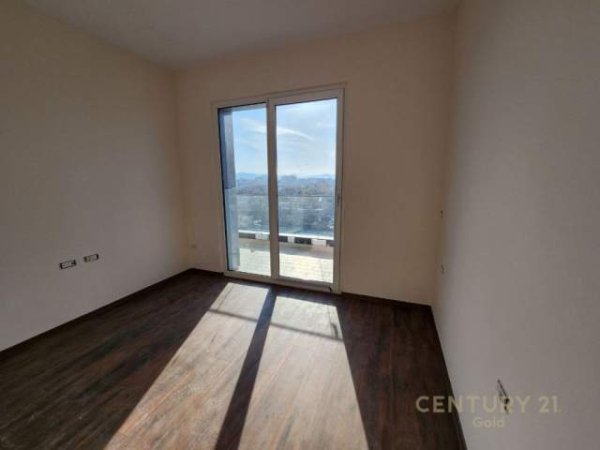 PENTHOUSE 2+1 ME VERANDE PER SHITJE PRANE MEDRESESE! 134.000 Euro