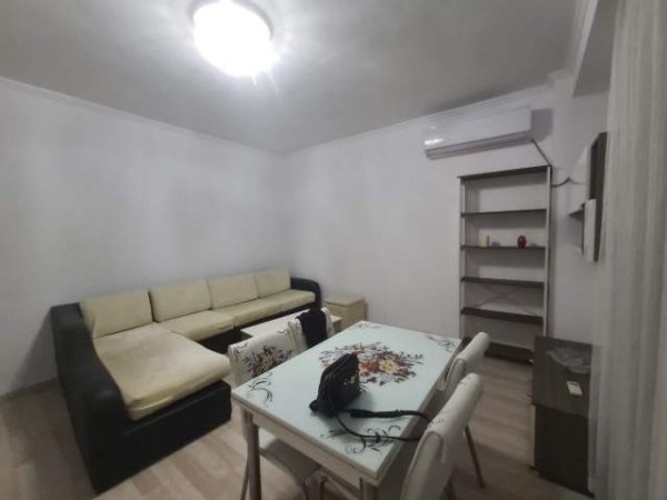 Tirane, jepet me qera apartament 1+1+BLK Kati 1, 85 m² 450 Euro (Rruga e zallit)