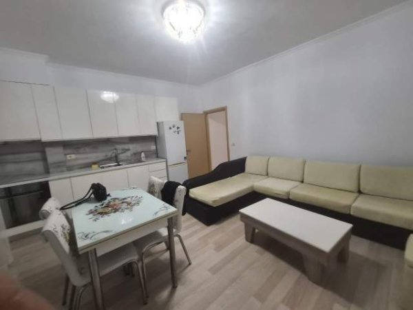 Tirane, jepet me qera apartament 1+1+BLK Kati 1, 85 m² 450 Euro (Rruga e zallit)