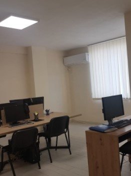 Tirane, jepet me qera ambjent biznesi Kati 2, 140 m² 900 Euro (tefta tashko koco)