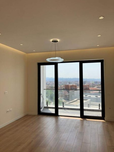 Tirane, jepet me qera apartament 2+1+BLK Kati 9, 106 m² 600 Euro (Farmacia 10)