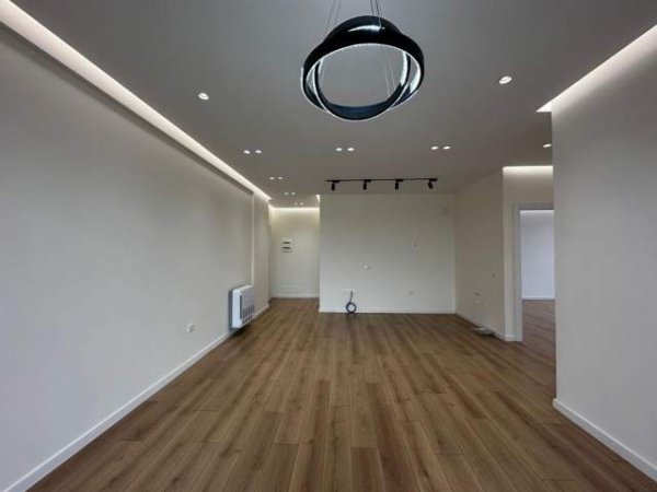 Tirane, jepet me qera apartament 2+1 Kati 9, 106 m² 600 Euro (Farmacia 10)