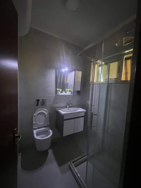 Tirane, jepet me qera apartament 3+1+BLK Kati 9, 125 m² 700 Euro (KOMUNA E PARISIT)