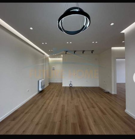 Tirane, jepet me qera apartament 2+1 Kati 9, 106 m² 600 Euro (Farmacia 10)