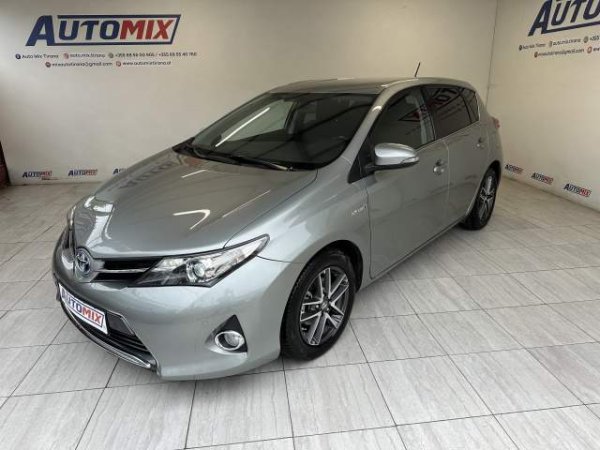 Tirane, shes makine Toyota auris Viti 2015, 14.900 Euro