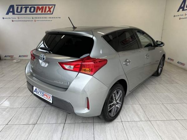 Tirane, shes makine Toyota auris Viti 2015, 14.900 Euro