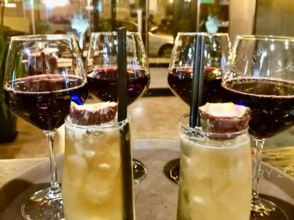 Tirane, shitet lokal Kati 0, 240 m² 420.000 Euro (pranë Vilave, Selitë, Selitë)