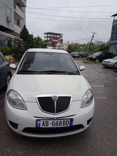 Tirane, shes makine Lancia Ypsilon Viti 2009, 2.200 Euro