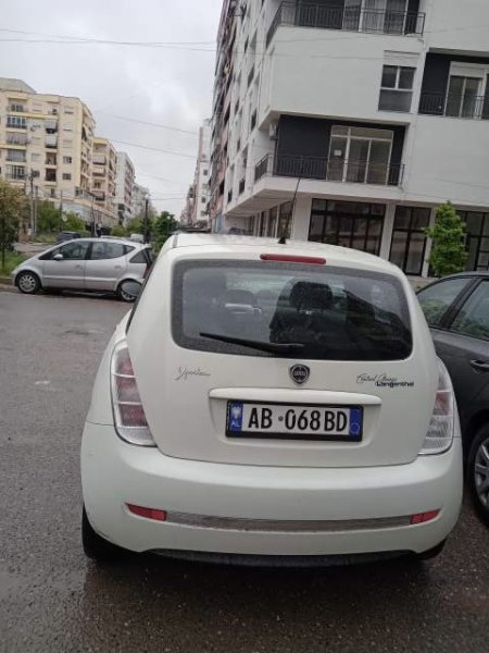 Tirane, shes makine Lancia Ypsilon Viti 2009, 2.200 Euro