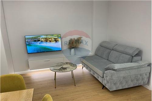 Tirane, jepet me qera garsonier Kati 1, 40 m² 400 Euro (Kodra e Diellit)