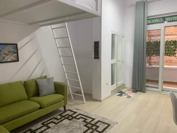 Tirane, jepet me qera apartament 1+1 Kati 2, 45 m² 450 Euro (Petronini)