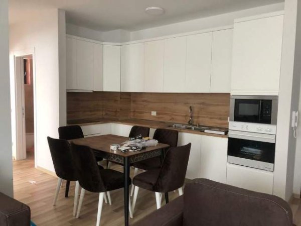 Tirane, ofert apartament 1+1 45 m² 450 Euro (Petronini)