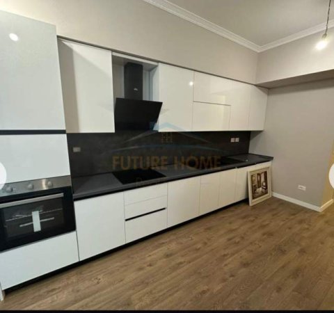Tirane, jepet me qera apartament 2+1 Kati 2, 120 m² 800 Euro (Komuna Parisit . Kika1)