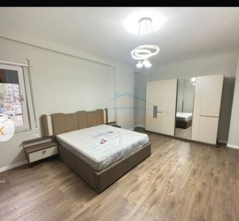 Tirane, jepet me qera apartament 2+1 Kati 2, 120 m² 800 Euro (Komuna Parisit . Kika1)