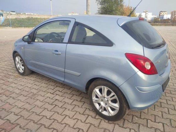 Shqiperi, shes makine Opel CORSA Viti 2007, 2.700 Euro