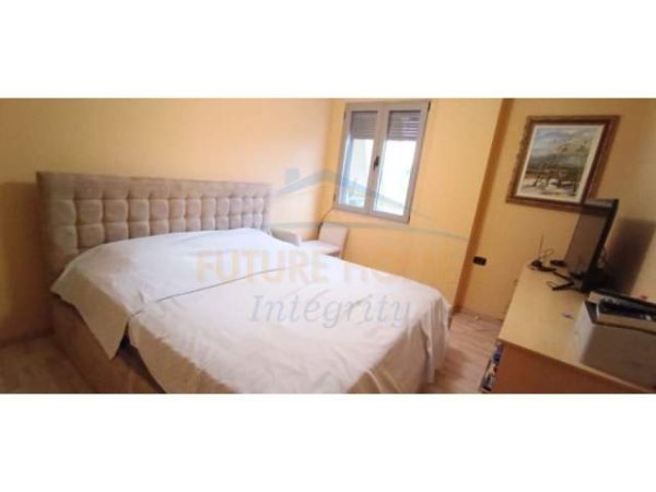 Tirane, jepet me qera apartament 2+1 Kati 4, 85 m² 500 Euro (Rruga Todi Shkurti)