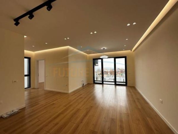Tirane, jepet me qera apartament Kati 9, 106 m² 600 Euro (Farmacia 10)