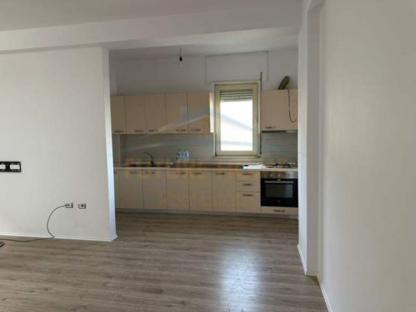 Tirane, shitet apartament 1+1+BLK Kati 4, 120.000 Euro (Liqeni i Thate)