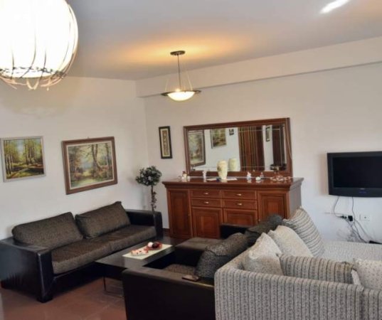 Tirane, jepet me qera 2+1+BLK Kati 5, 130 m² 600 Euro (blloku)