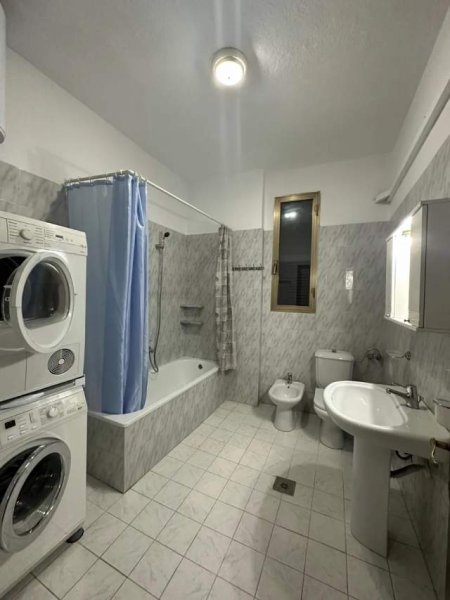 Tirane, jepet me qera apartament 2+1+BLK Kati 2, 100 m² 750 Euro (Pazari i Ri)
