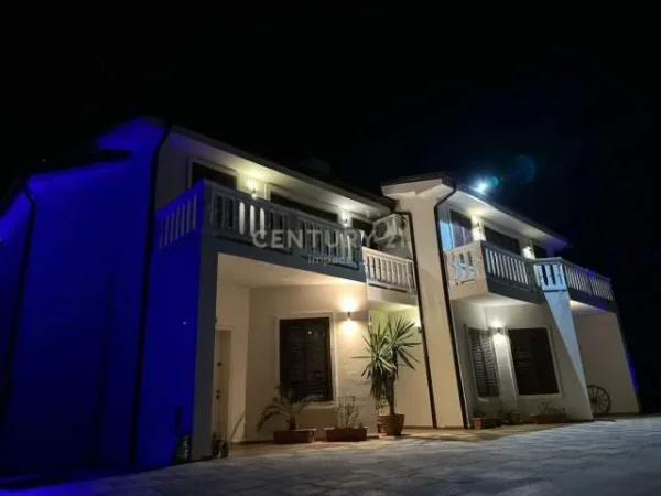Tirane, shitet Vile 5+1+A Kati 2, 890 m² 400.000 Euro