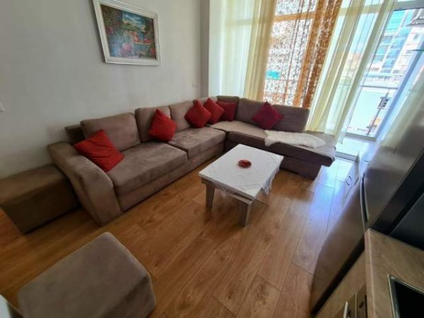 Tirane, jepet me qera apartament 1+1+BLK Kati 2, 55 m² 580 Euro (KOMUNA E PARISIT)