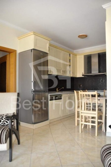 Tirane, jepet me qera apartament 2+1+BLK Kati 9, 95 m² 800 Euro (Rruga Sami Frasheri)