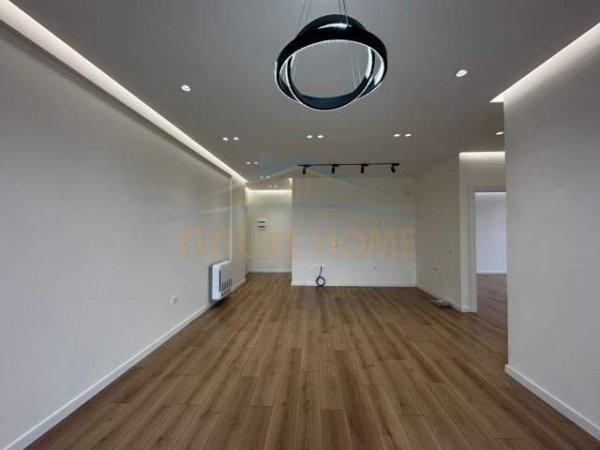 Tirane, jepet me qera apartament Kati 9, 106 m² 600 Euro (Farmacia 10)