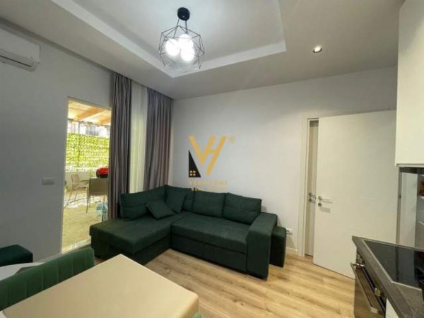 Tirane, shitet apartament 1+1 Kati 1, 93 m² 200.000 Euro (kristal center)