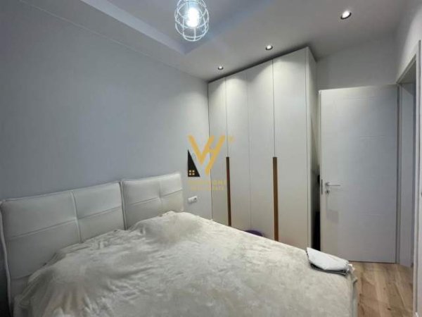 Tirane, shitet apartament 1+1 Kati 1, 93 m² 200.000 Euro (kristal center)