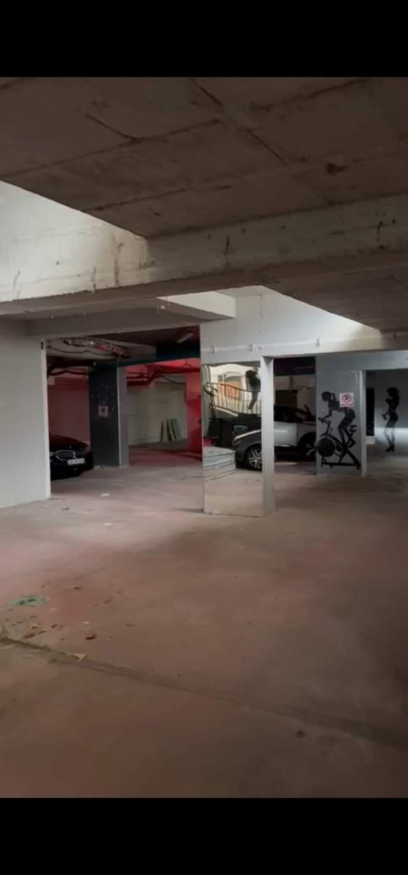Tirane, shitet garazh Kati -1, 20.000 Euro (Vasil shanto)