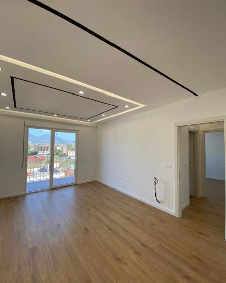 Tirane, jepet me qera Penthouse Kati 4, 700 m² 5.000 Euro (stefan shundi)