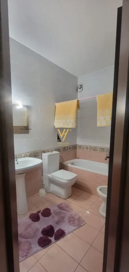 Tirane, jepet me qera 2+1+Ballkon Kati 5, 109 m² 920 € (BLLOK)