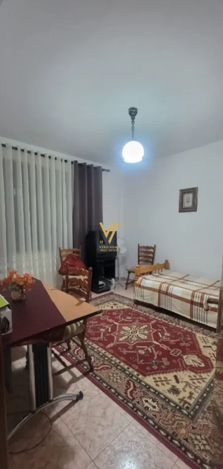 Tirane, jepet me qera 2+1+Ballkon Kati 5, 109 m² 920 € (BLLOK)