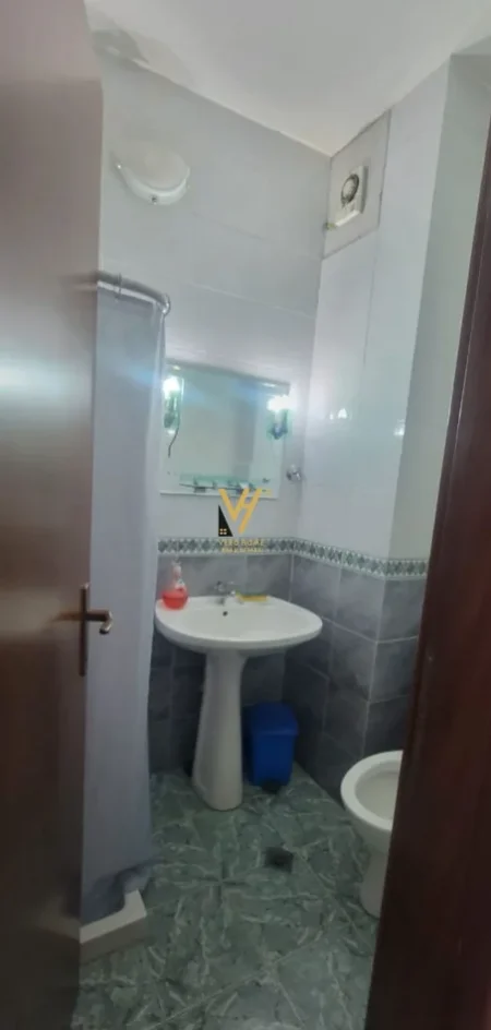Tirane, jepet me qera 2+1+Ballkon Kati 5, 109 m² 920 € (BLLOK)