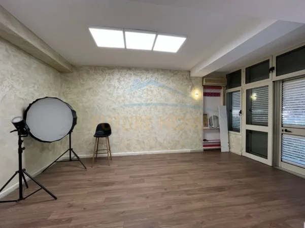 Durres, jepet me qera ambjent biznesi Kati 0, 57 m² 800 € 