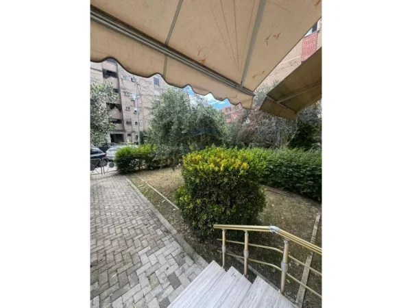 Durres, jepet me qera ambjent biznesi Kati 0, 57 m² 800 € 