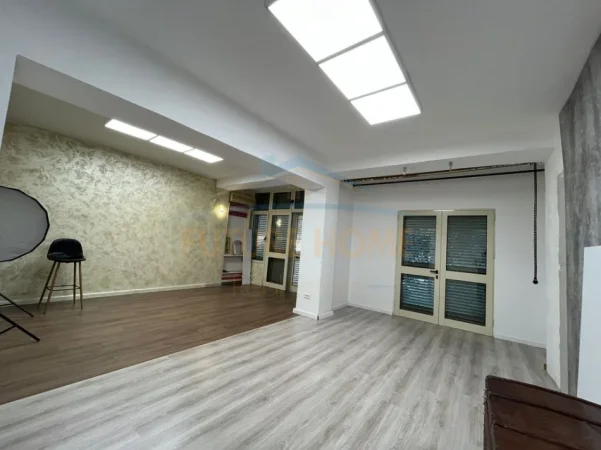 Durres, jepet me qera ambjent biznesi Kati 0, 57 m² 800 € 