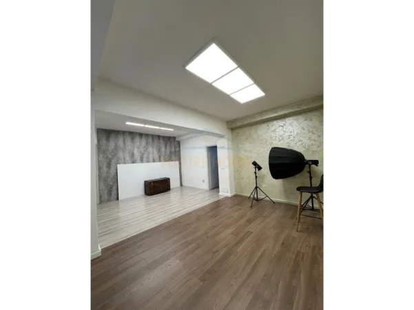 Durres, jepet me qera ambjent biznesi Kati 0, 57 m² 800 € 
