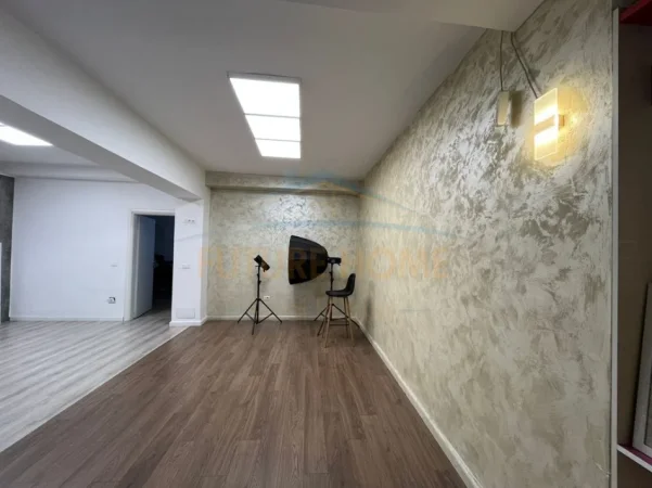 Durres, jepet me qera ambjent biznesi Kati 0, 57 m² 800 € 