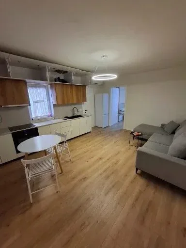 Tirane, jepet me qera apartament 2+1 Kati 4, 60 m² 600 € (Rruga e Barrikadave)