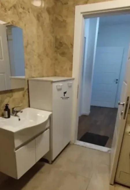 Tirane, jepet me qera apartament 1+1 Kati 4, 65 m² 400 € (ISH PARKU)