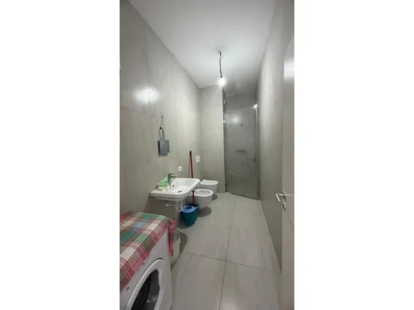 Tirane, jepet me qera apartament 2+1 Kati 2, 110 m² 450 € (Ali Demi Premier142216)
