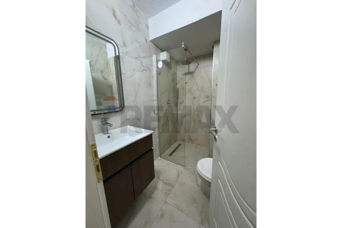 Jepet me qera apartament 2+1 Kati 2, 73 m² 777 € (rruga Xhanfize Keko)