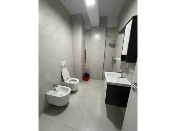 Tirane, jepet me qera apartament 1+1 Kati 3, 49 m² 90.000 € (Fresku)