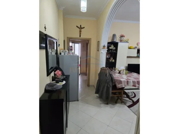 Tirane, shitet apartament 1+1 Kati 1, 78 m² 120.000 € (Yzberisht)