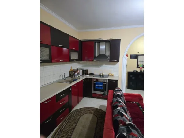 Tirane, shitet apartament 1+1 Kati 1, 78 m² 120.000 € (Yzberisht)