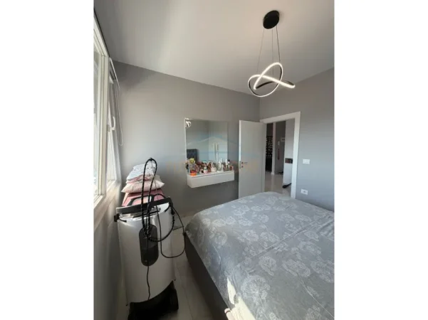 Tirane, jepet me qera apartament 1+1+Ballkon Kati 11, 65 m² 500 € (Golden Park 3)