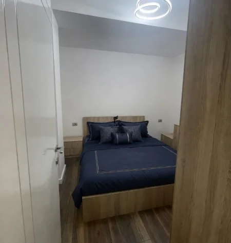 Tirane, jepet me qera apartament 1+1 Kati 3, 65 m² 500 € (ALI DEMI)